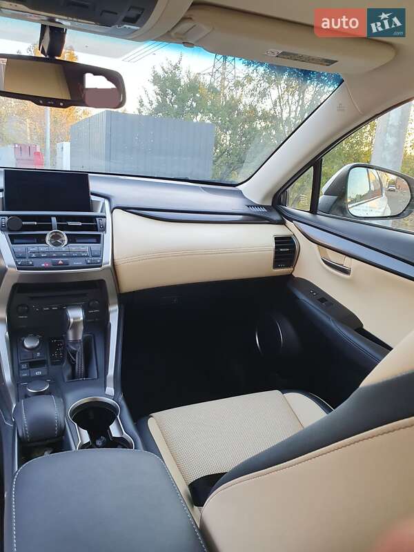 Позашляховик / Кросовер Lexus NX 2016 в Вишгороді