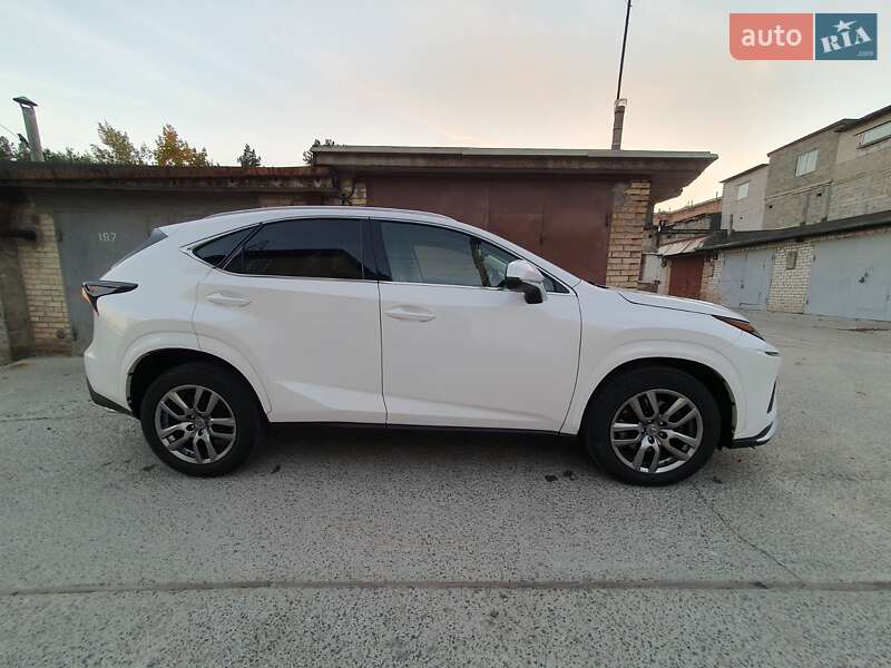 Позашляховик / Кросовер Lexus NX 2016 в Вишгороді