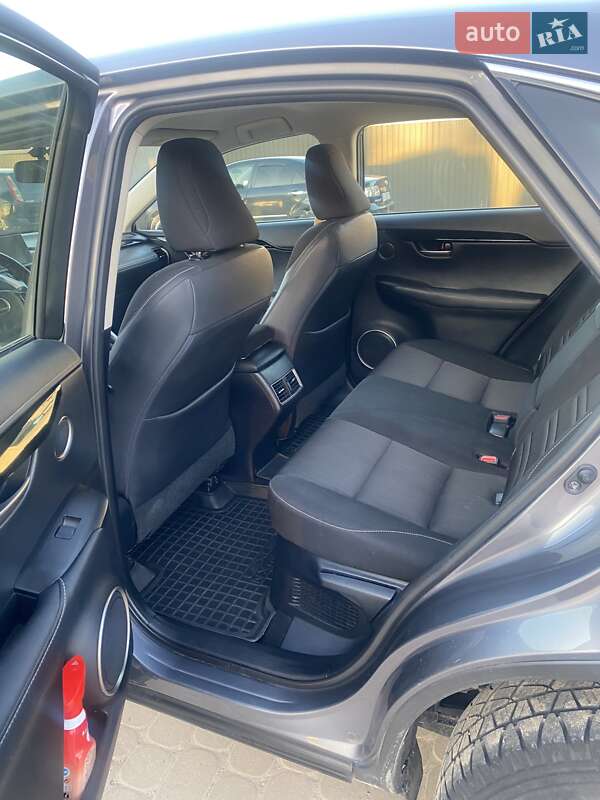 Внедорожник / Кроссовер Lexus NX 2016 в Тернополе