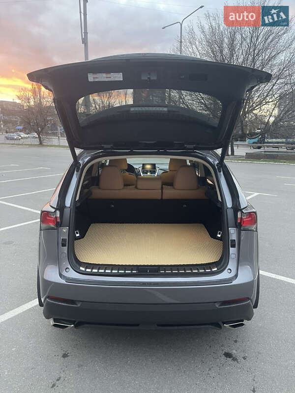 Позашляховик / Кросовер Lexus NX 2017 в Києві