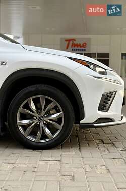 Позашляховик / Кросовер Lexus NX 2021 в 