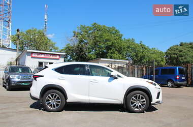 Позашляховик / Кросовер Lexus NX 2015 в 