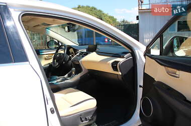 Позашляховик / Кросовер Lexus NX 2015 в 
