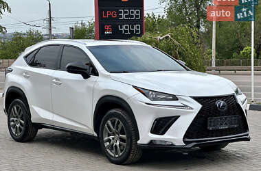 Внедорожник / Кроссовер Lexus NX 2015 в 