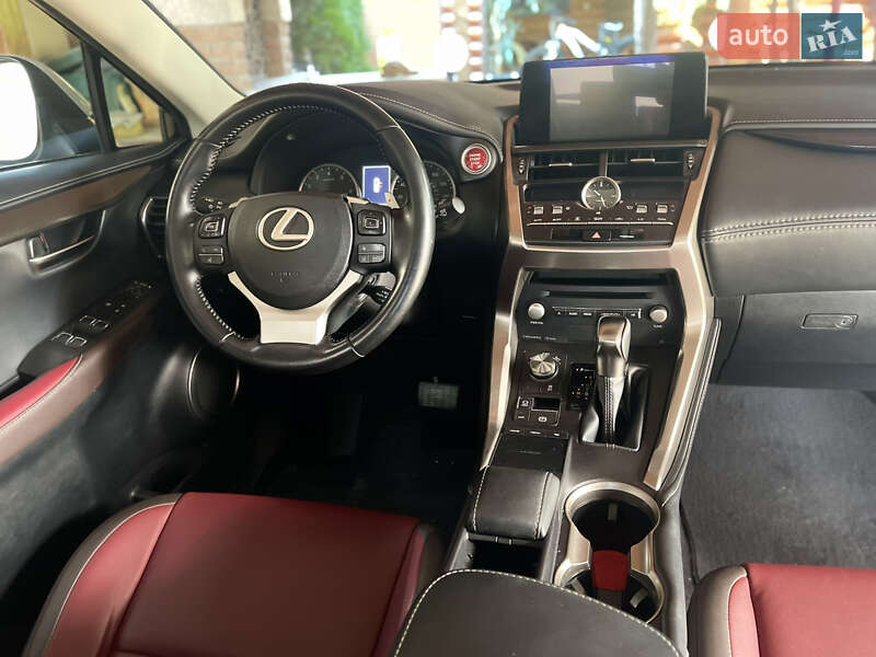 Внедорожник / Кроссовер Lexus NX 2018 в Ужгороде