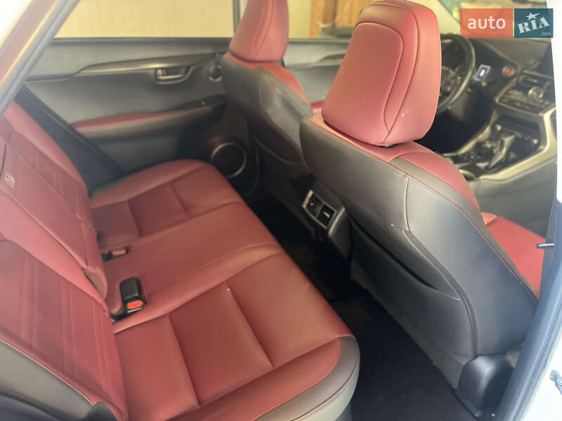 Внедорожник / Кроссовер Lexus NX 2018 в Ужгороде