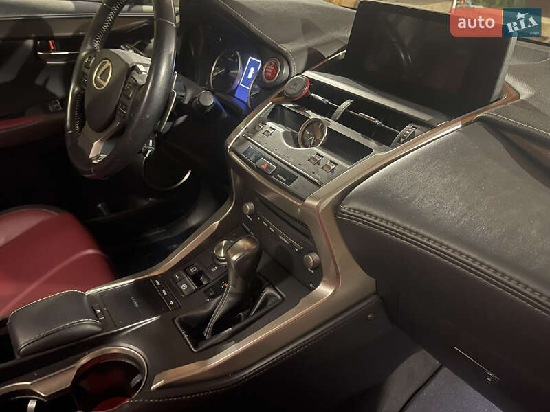 Внедорожник / Кроссовер Lexus NX 2018 в Ужгороде