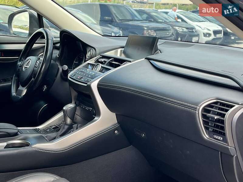 Внедорожник / Кроссовер Lexus NX 2016 в Львове
