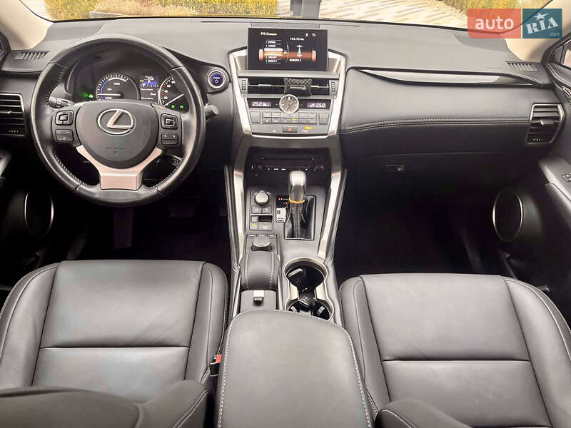 Внедорожник / Кроссовер Lexus NX 2017 в Ужгороде
