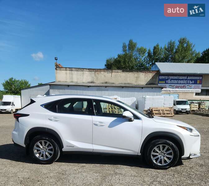 Внедорожник / Кроссовер Lexus NX 2015 в Черновцах