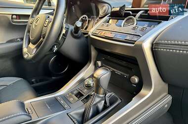 Позашляховик / Кросовер Lexus NX 2021 в 