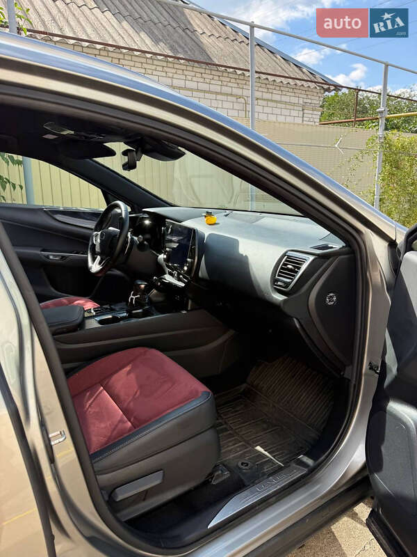 Позашляховик / Кросовер Lexus NX 2023 в Подільську