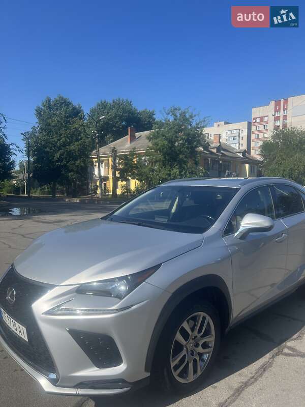 Позашляховик / Кросовер Lexus NX 2016 в Дніпрі