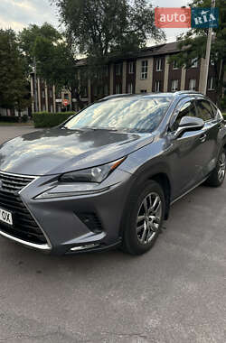 Позашляховик / Кросовер Lexus NX 2017 в 