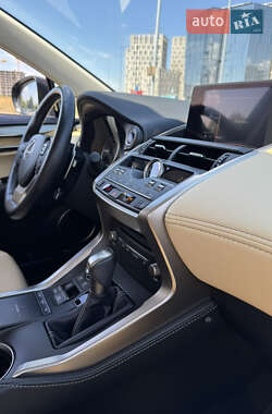 Внедорожник / Кроссовер Lexus NX 2020 в 