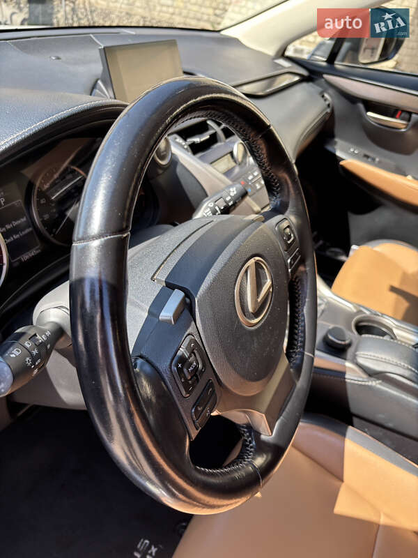 Внедорожник / Кроссовер Lexus NX 2016 в Одессе