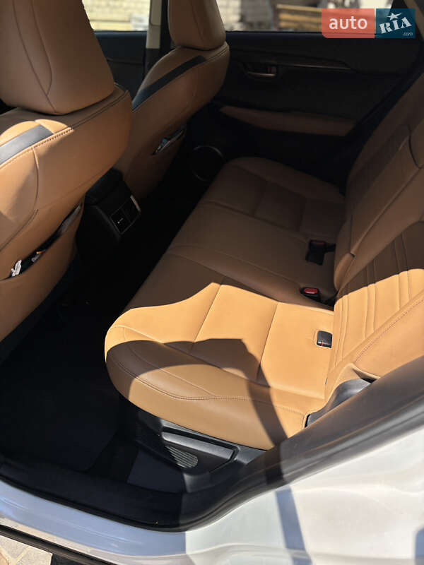 Внедорожник / Кроссовер Lexus NX 2016 в Одессе