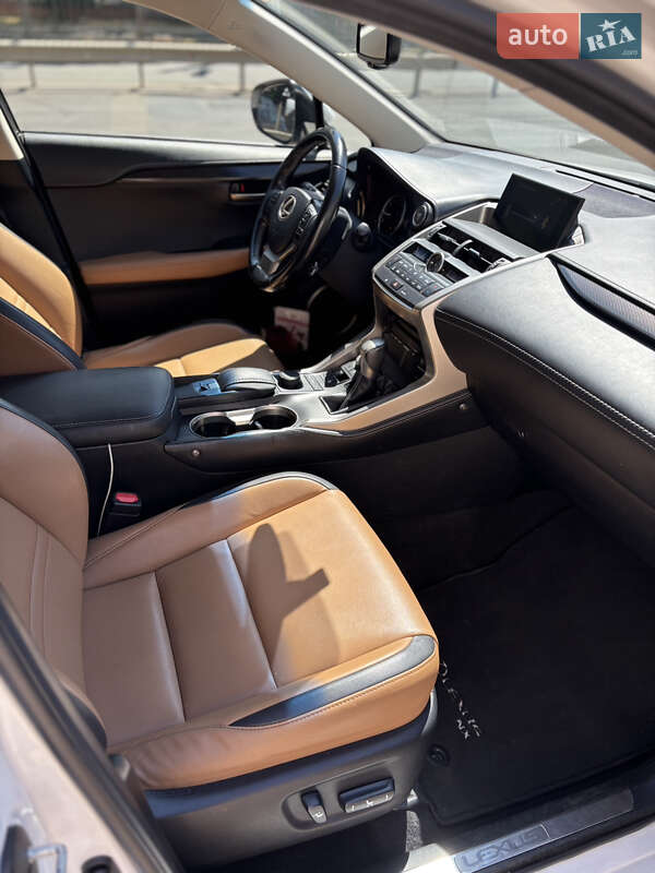 Внедорожник / Кроссовер Lexus NX 2016 в Одессе