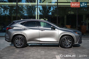 Позашляховик / Кросовер Lexus NX 2023 в 