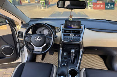 Позашляховик / Кросовер Lexus NX 2015 в 