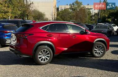 Позашляховик / Кросовер Lexus NX 2021 в 
