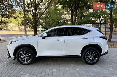 Позашляховик / Кросовер Lexus NX 2023 в 
