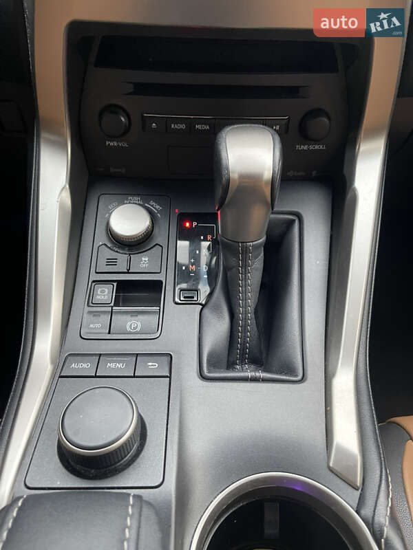 Позашляховик / Кросовер Lexus NX 2015 в Києві
