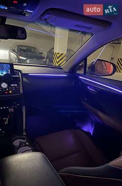 Позашляховик / Кросовер Lexus NX 2015 в 