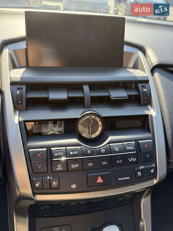 Позашляховик / Кросовер Lexus NX 2016 в Чернівцях