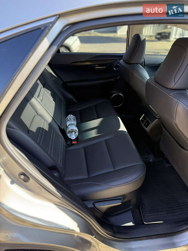 Позашляховик / Кросовер Lexus NX 2016 в Чернівцях