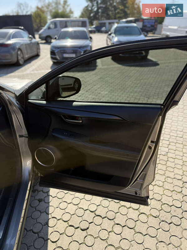 Позашляховик / Кросовер Lexus NX 2016 в Чернівцях