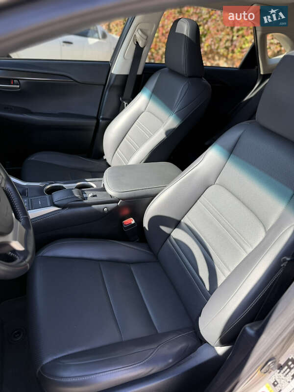 Позашляховик / Кросовер Lexus NX 2016 в Чернівцях