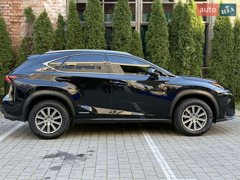 Позашляховик / Кросовер Lexus NX 2015 в Львові