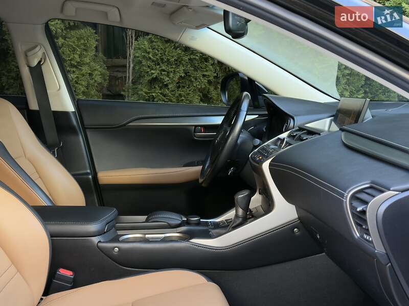Позашляховик / Кросовер Lexus NX 2015 в Львові