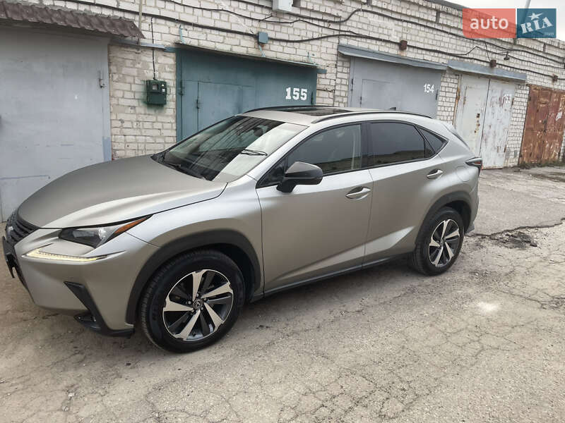 Позашляховик / Кросовер Lexus NX 2018 в  фото Позашляховик / Кросовер Lexus NX 2018 в
