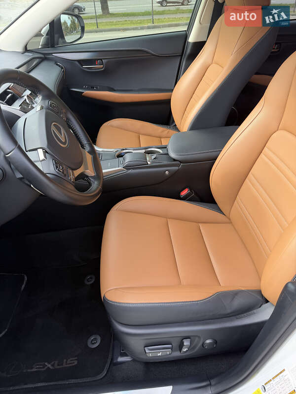 Позашляховик / Кросовер Lexus NX 2017 в Києві