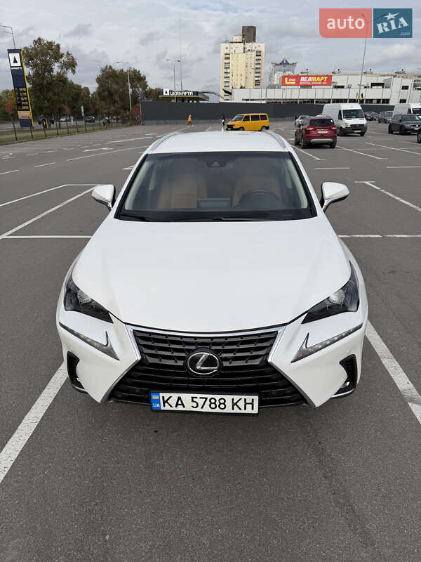 Позашляховик / Кросовер Lexus NX 2017 в Києві