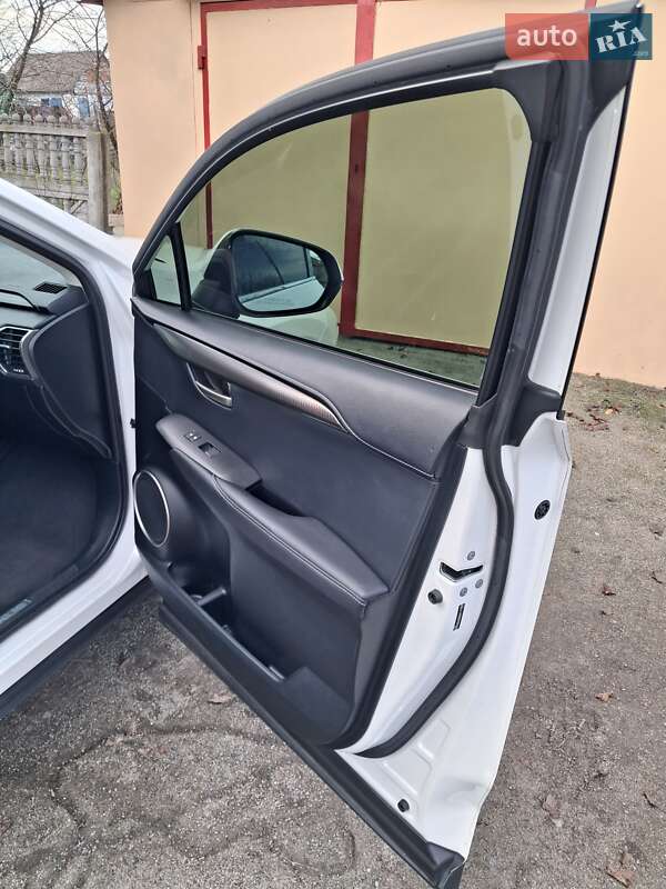 Внедорожник / Кроссовер Lexus NX 2016 в Полтаве