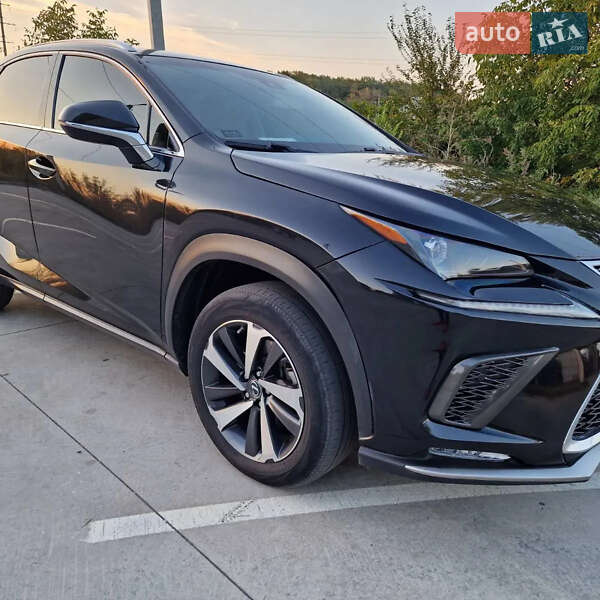 Внедорожник / Кроссовер Lexus NX 2017 в Синельниково