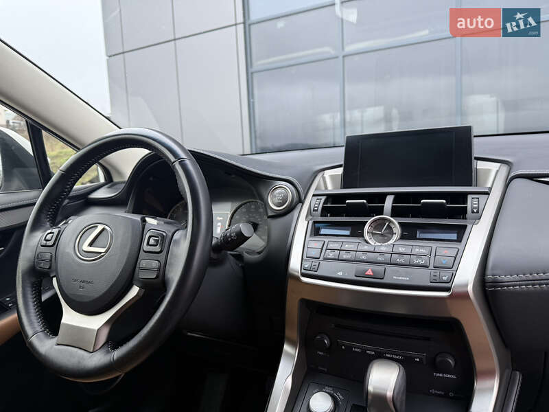 Внедорожник / Кроссовер Lexus NX 2017 в Черновцах