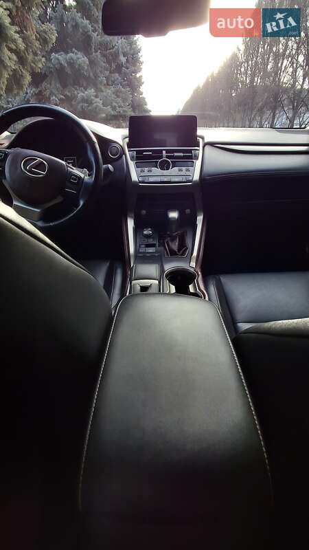 Позашляховик / Кросовер Lexus NX 2017 в Дніпрі