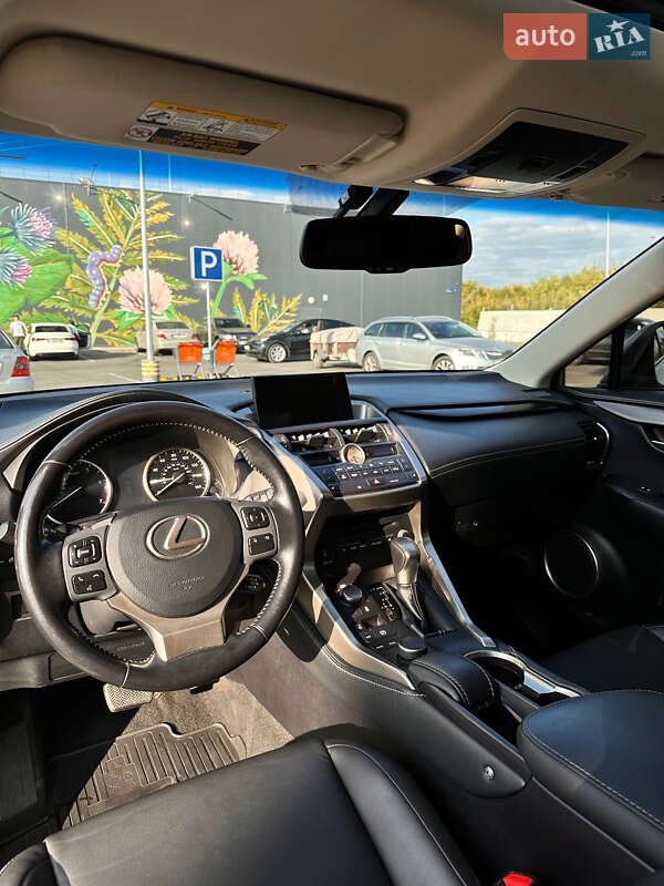 Позашляховик / Кросовер Lexus NX 2016 в Києві