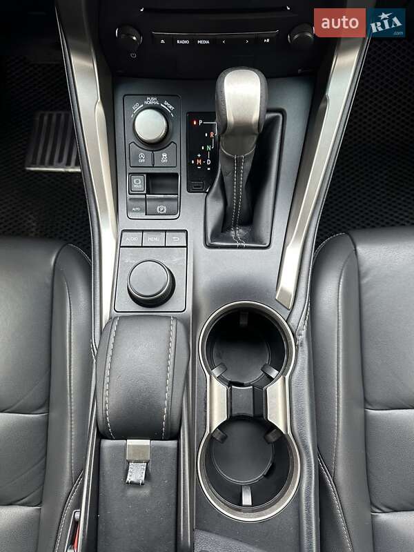 Внедорожник / Кроссовер Lexus NX 2015 в Белогородке