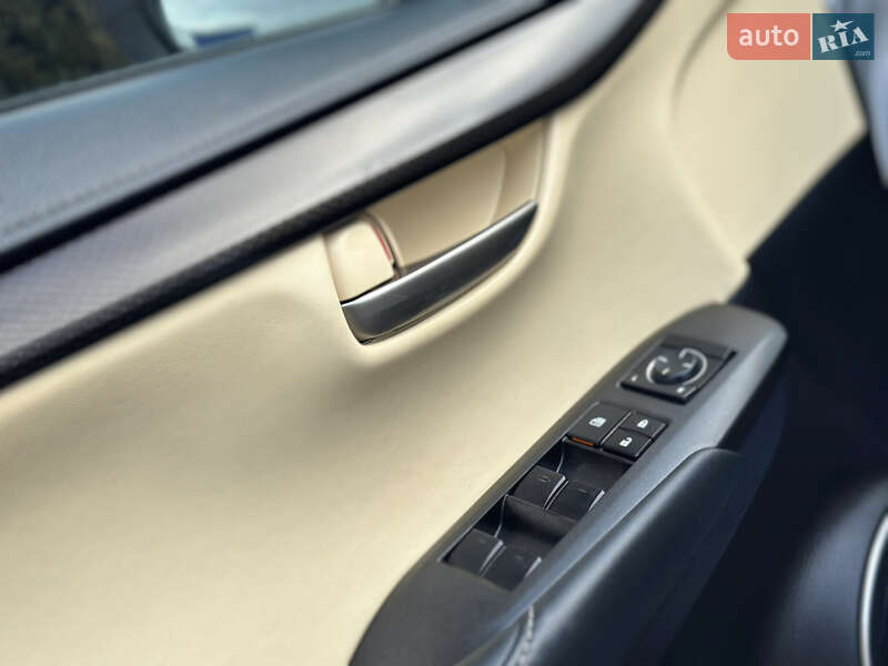 Внедорожник / Кроссовер Lexus NX 2015 в Дрогобыче