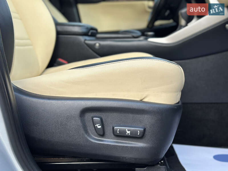 Внедорожник / Кроссовер Lexus NX 2015 в Дрогобыче