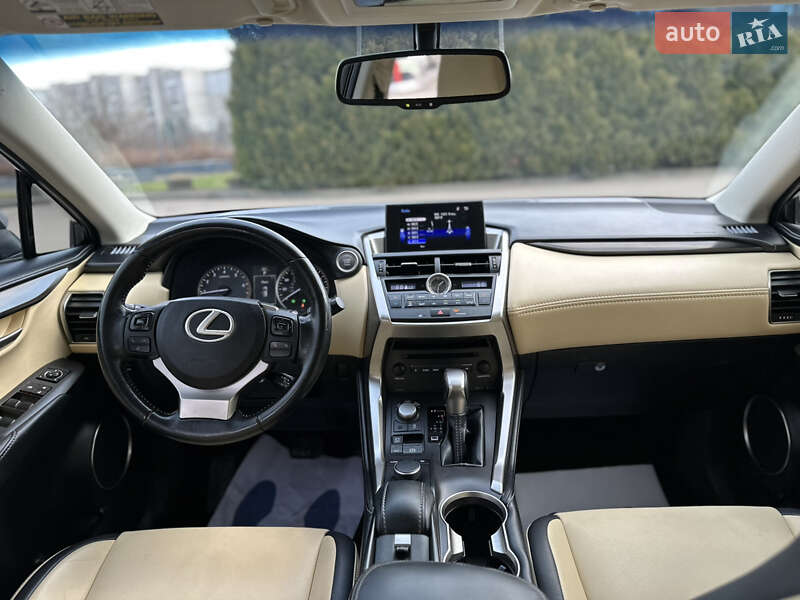 Внедорожник / Кроссовер Lexus NX 2015 в Дрогобыче