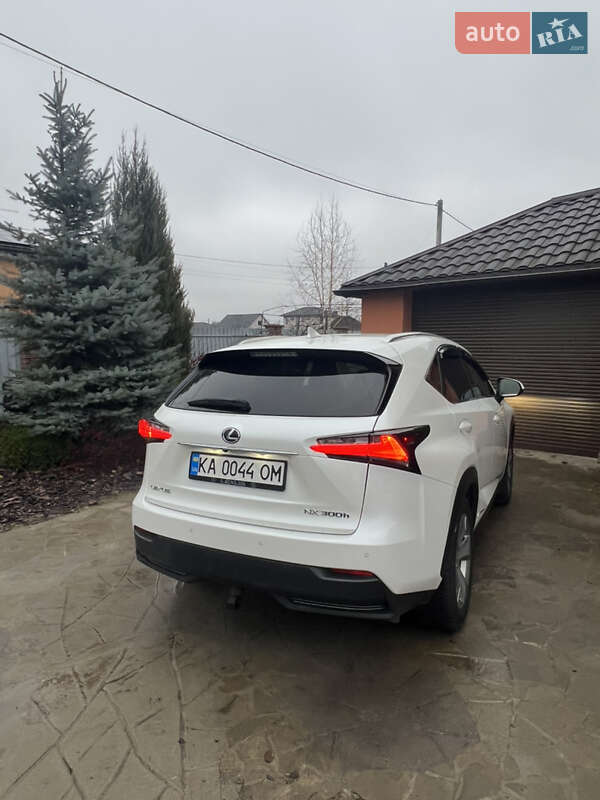 Внедорожник / Кроссовер Lexus NX 2016 в Новых Петровцах