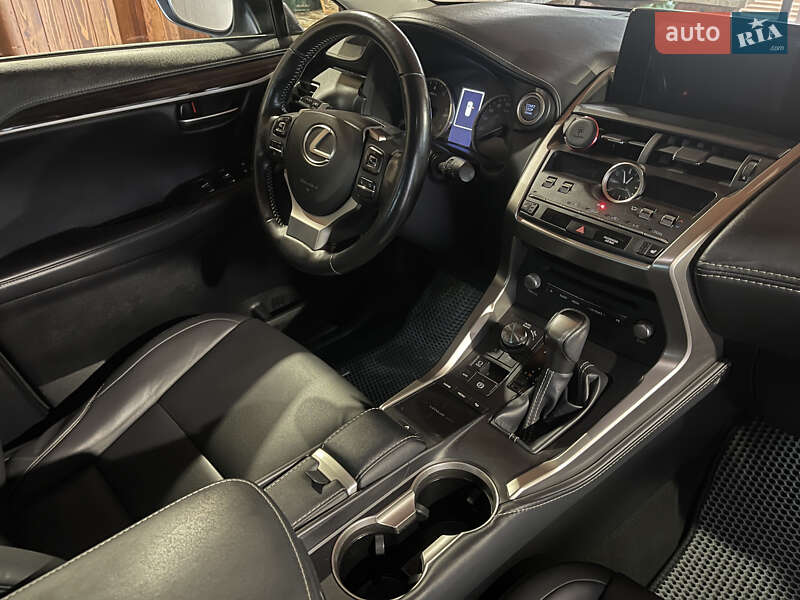 Позашляховик / Кросовер Lexus NX 2019 в Ужгороді