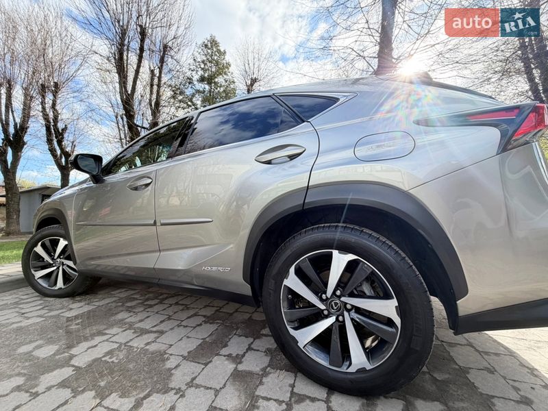 Позашляховик / Кросовер Lexus NX 2018 в Львові