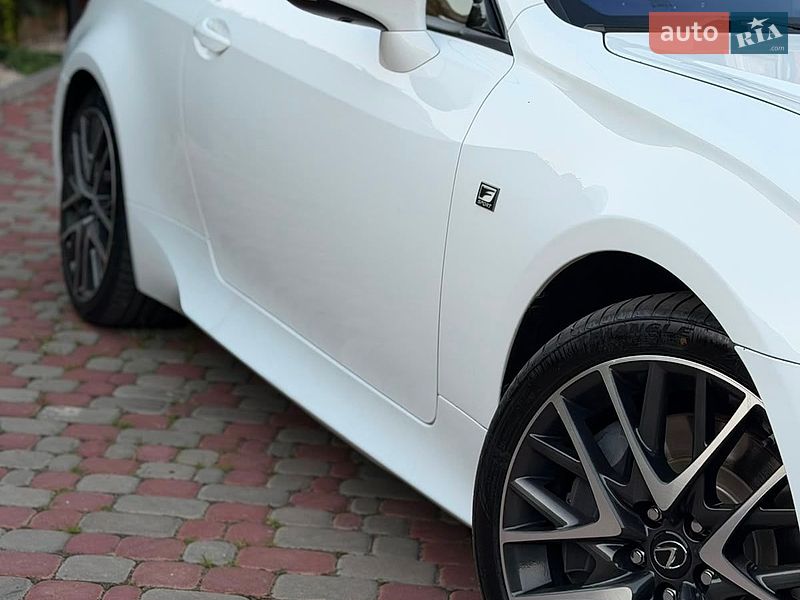 Купе Lexus RC 2017 в Чернівцях